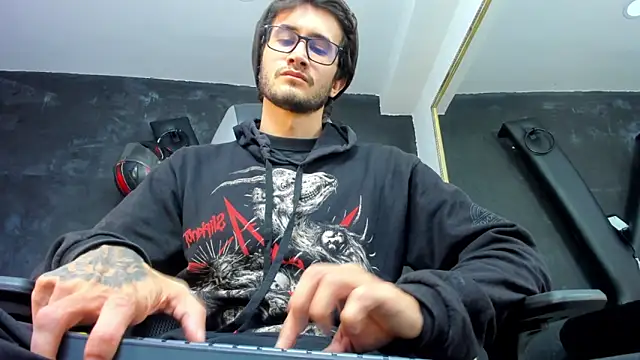 Loggan donnelly online show from September 2025 08:25:02 PM