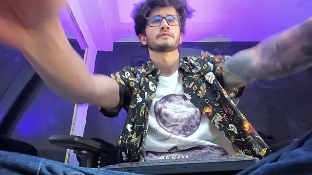 Loggan donnelly online show from October 2025 06:48:01 PM