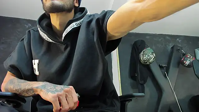 Loggan donnelly online show from October 2025 08:08:01 PM