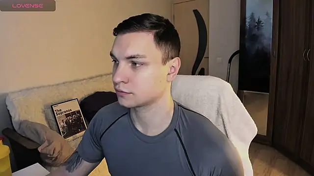 handsome guy01 online show from October 2025 10:46:02 AM