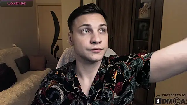 handsome guy01 online show from November 2025 05:14:01 PM