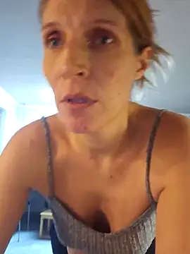 Snapshot of Lenchen_ chatting on November 2025 08:41:01 PM Lenchen online show from November 2025 08:41:01 PM