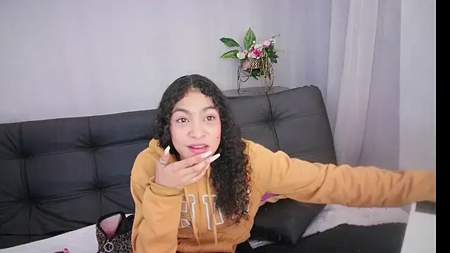 Snapshot of Aurora_ath chatting on January 2025 05:10:01 AM Aurora ath online show from January 2025 05:10:01 AM