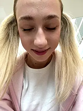 Snapshot of Lia__Love chatting on September 2025 12:16:02 PM Lia Love online show from September 2025 12:16:02 PM