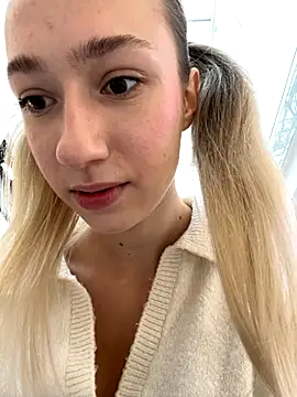 Snapshot of Lia__Love chatting on September 2025 11:10:01 AM Lia Love online show from September 2025 11:10:01 AM