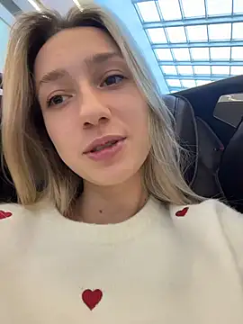 Lia  Love online show from October 2025 12:08:02 PM