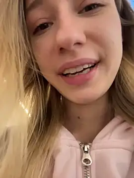 Lia  Love online show from November 2025 12:11:01 PM