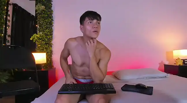 Valentino  X online show from March 2025 04:30:02 PM