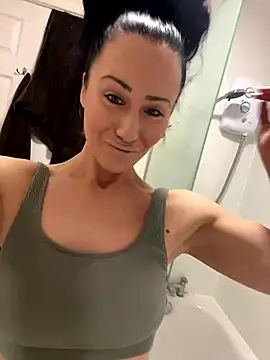 Snapshot of SweetSolez chatting on January 2026 10:03:02 PM SweetSolez online show from January 2026 10:03:02 PM