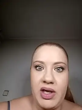 Snapshot of angelcurvy chatting on November 2025 06:08:01 PM angelcurvy online show from November 2025 06:08:01 PM