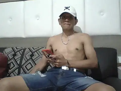 Snapshot of oiram27 chatting on October 2025 10:28:02 PM oiram27 online show from October 2025 10:28:02 PM