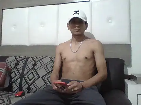 Snapshot of oiram27 chatting on October 2025 08:36:02 PM oiram27 online show from October 2025 08:36:02 PM