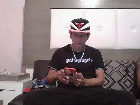 Snapshot of oiram27 chatting on November 2025 09:38:01 PM oiram27 online show from November 2025 09:38:01 PM