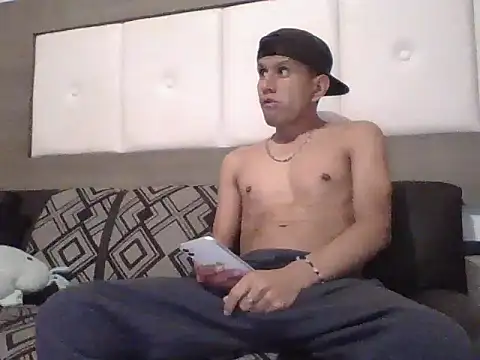 Snapshot of oiram27 chatting on November 2025 12:33:01 AM oiram27 online show from November 2025 12:33:01 AM