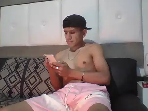 Snapshot of oiram27 chatting on November 2025 09:11:01 AM oiram27 online show from November 2025 09:11:01 AM