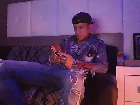 Snapshot of oiram27 chatting on November 2025 03:27:02 PM oiram27 online show from November 2025 03:27:02 PM