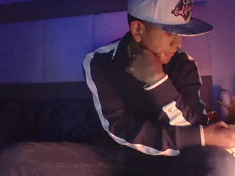 Snapshot of oiram27 chatting on December 2025 05:15:02 AM oiram27 online show from December 2025 05:15:02 AM