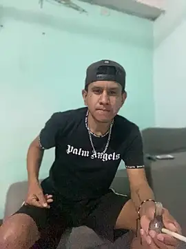 Snapshot of oiram27 chatting on April 2026 11:59:01 AM oiram27 online show from April 2026 11:59:01 AM