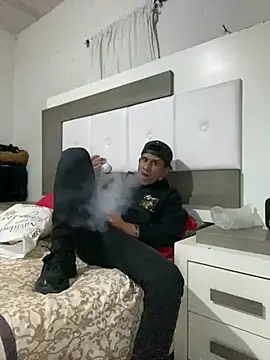 Snapshot of oiram27 chatting on April 2026 05:01:02 AM oiram27 online show from April 2026 05:01:02 AM