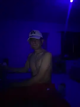 Snapshot of oiram27 chatting on April 2026 05:35:02 AM oiram27 online show from April 2026 05:35:02 AM