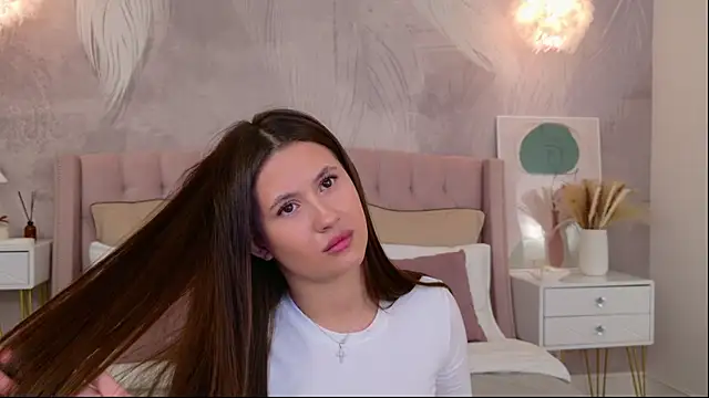 milaleoneli online show from April 2026 02:52:02 PM