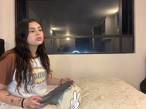 Snapshot of Scarlett_Jazmin chatting on January 2025 11:59:02 PM Scarlett Jazmin online show from January 2025 11:59:02 PM