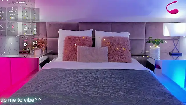 Mayzzie online show from February 2025 08:55:02 PM