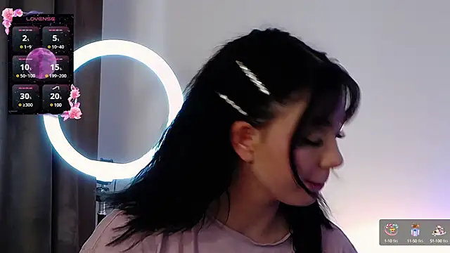 AveryWillow online show from March 2025 02:45:01 PM