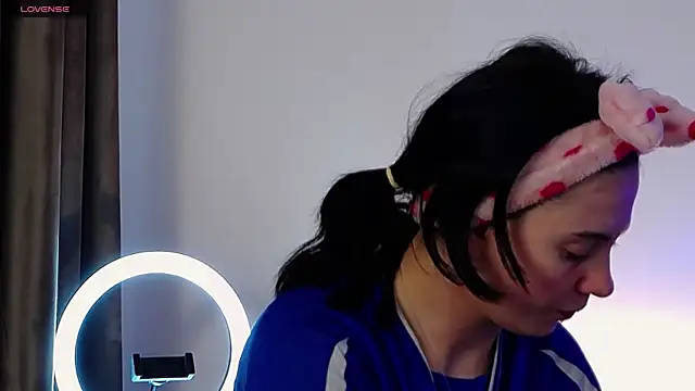 AveryWillow online show from March 2025 01:46:01 PM