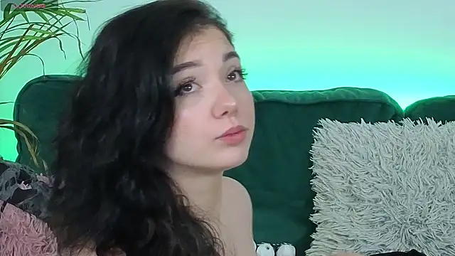 AveryWillow online show from November 2025 07:28:01 AM