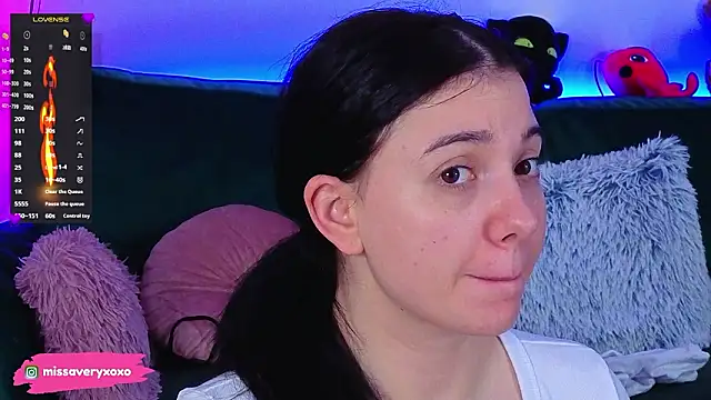 AveryWillow online show from March 2026 11:52:02 PM