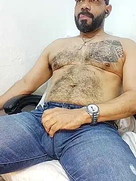 Snapshot of bruce_bigg chatting on May 2026 11:46:01 PM bruce bigg online show from May 2026 11:46:01 PM