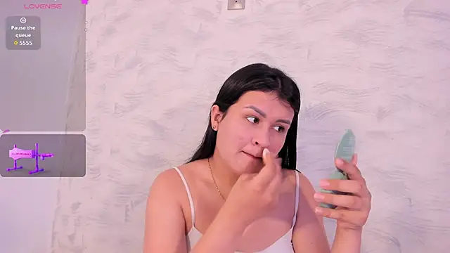 Snapshot of Elalove_ chatting on October 2025 07:03:01 PM Elalove online show from October 2025 07:03:01 PM