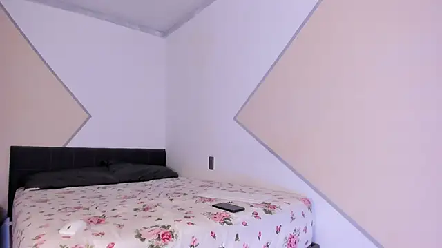 Snapshot of Elalove_ chatting on November 2025 08:04:01 AM Elalove online show from November 2025 08:04:01 AM