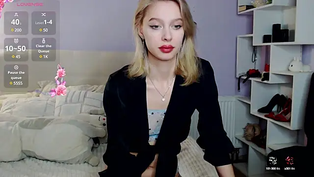 Snapshot of White_Lioness chatting on December 2024 03:25:02 PM White Lioness online show from December 2024 03:25:02 PM