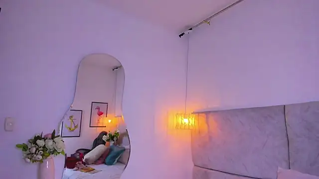 naomiii   online show from October 2025 11:44:02 AM