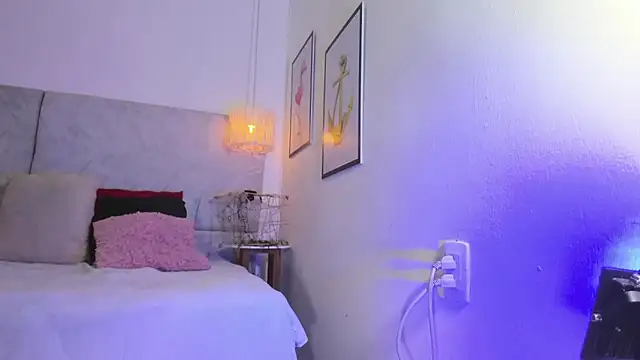 naomiii   online show from January 2026 11:36:02 AM