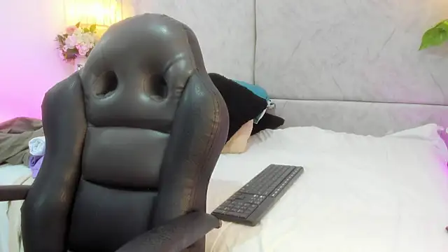 naomiii   online show from March 2026 11:36:02 AM