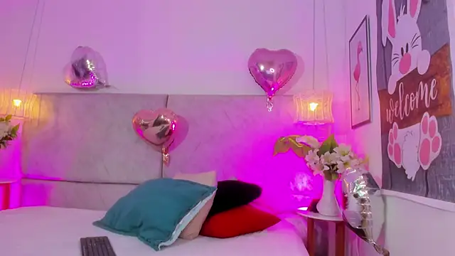 naomiii   online show from March 2026 12:11:01 PM