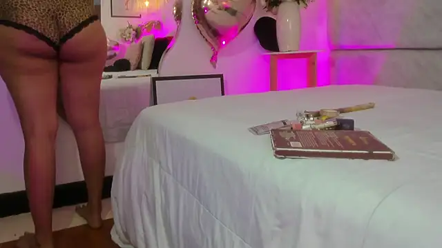 naomiii   online show from March 2026 11:43:02 AM