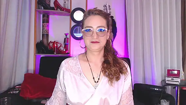 Snapshot of AdeleMourfg chatting on February 2025 07:01:02 AM AdeleMourfg online show from February 2025 07:01:02 AM