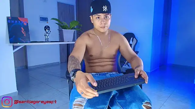 SantiagoReyesFtt online show from June 2026 04:45:01 AM