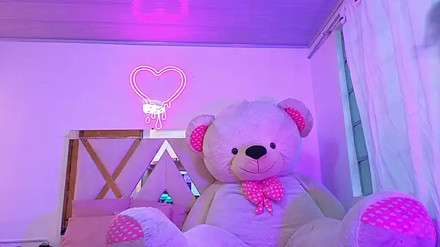 Jazmin tay online show from September 2025 11:47:01 AM