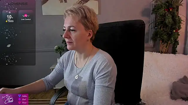 Snapshot of Nika_Smit chatting on December 2024 05:02:01 AM Nika Smit online show from December 2024 05:02:01 AM