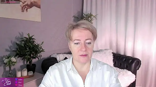 Snapshot of Nika_Smit chatting on January 2025 05:20:01 AM Nika Smit online show from January 2025 05:20:01 AM
