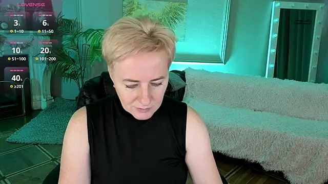 Snapshot of Nika_Smit chatting on November 2025 08:57:01 AM Nika Smit online show from November 2025 08:57:01 AM