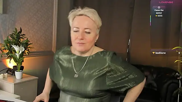 Nika Smit online show from February 2026 07:51:01 AM