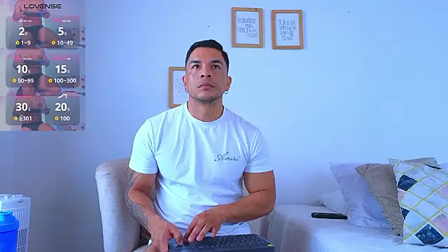 Snapshot of estebandelouis chatting on March 2026 03:17:02 PM estebandelouis online show from March 2026 03:17:02 PM