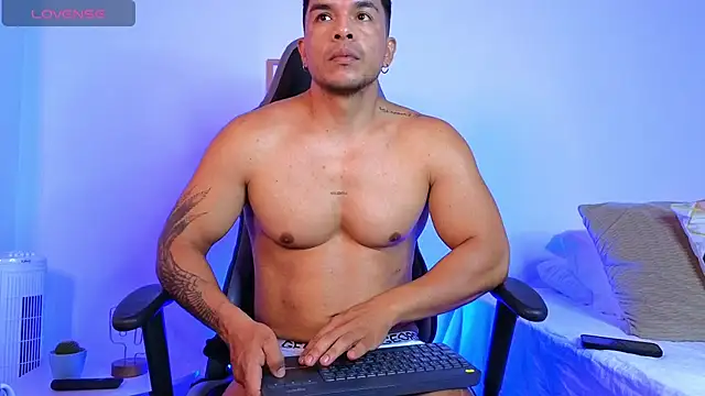 Snapshot of estebandelouis chatting on March 2026 12:33:11 PM estebandelouis online show from March 2026 12:33:11 PM