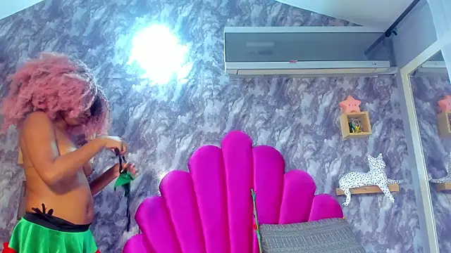 EMMAPARISS online show from December 2025 11:51:01 AM